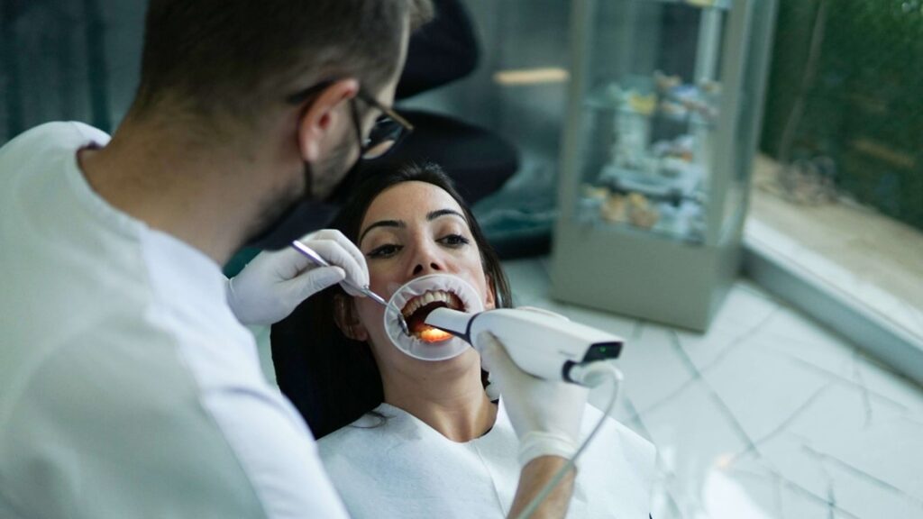 Ameliyatsız ve Acısız İmplant Nedir? En iyi nasıl yapılır? Avantajları ve Ömrü 1 Antalya acısız implant